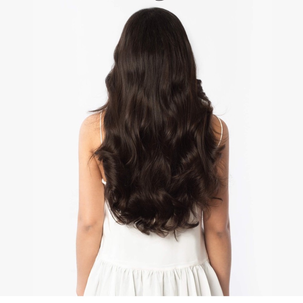 Luxy hair 20” hair extensions.